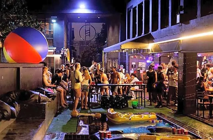 Bed Station Khaosan Hostel *